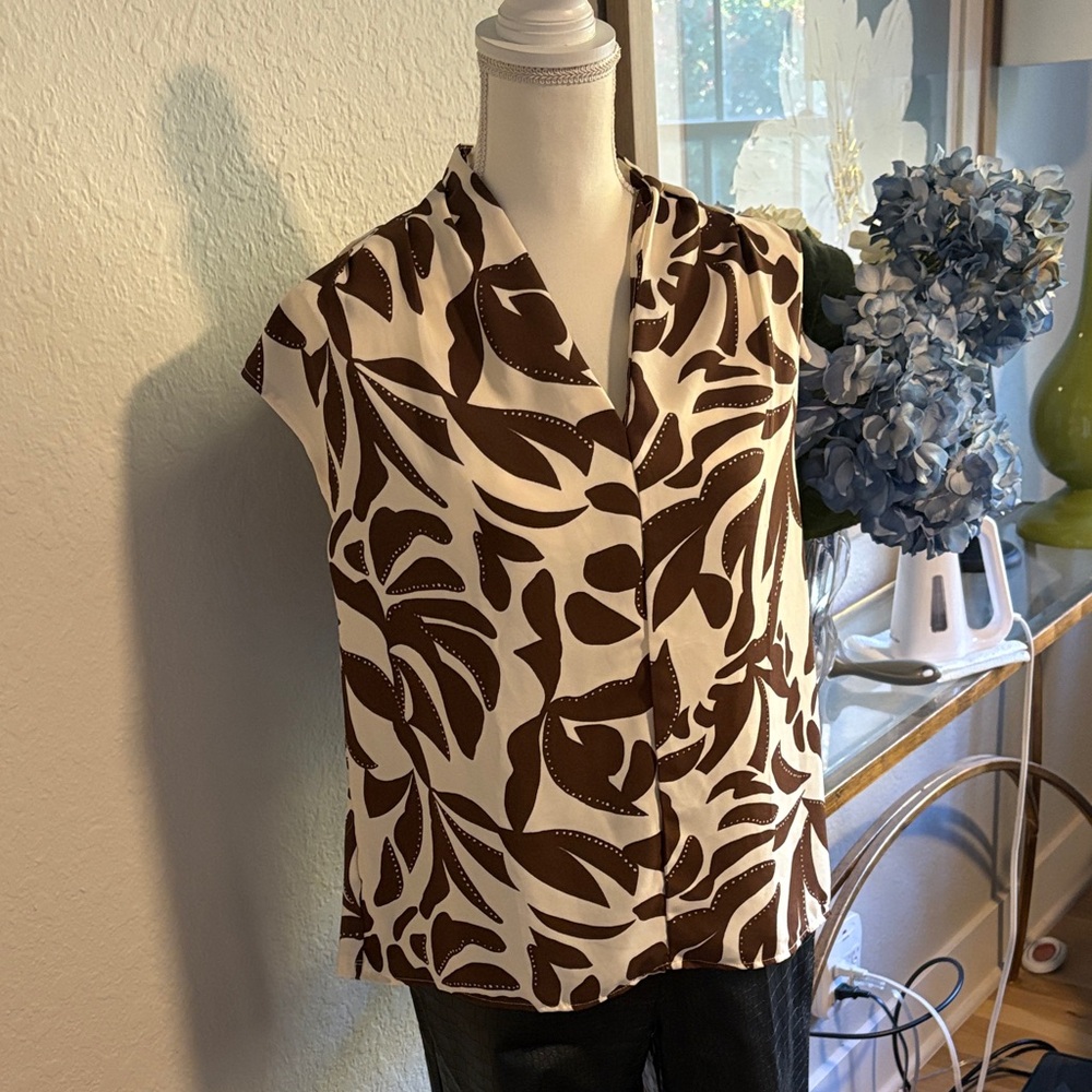 And Taylor short sleeve top in brown and cream size medium